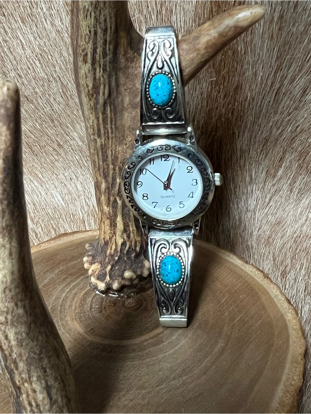 Vintage. Faux Turquoise Accent Silver Tone Quartz Watch